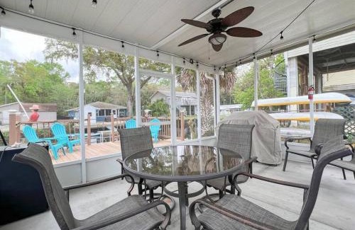 Weeki Wachee Gardens House | Waterfront-ClearKayak-Paddle Boards-BBQ-Beach Gear