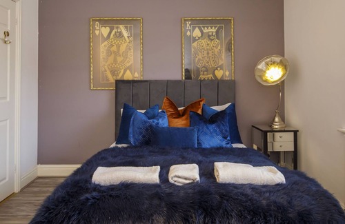 York Cottage | Waterfront Cottage - sleeps 10 guests in 5 bedrooms