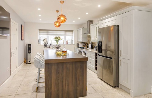 York Cottage | Waterfront Cottage - sleeps 10 guests in 5 bedrooms