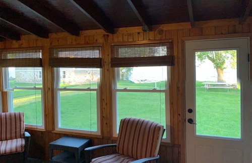 Abrams Cottage | Waterfront Cottage on the bay in Green Bay