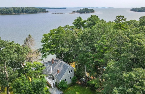 Mid-Coast and Islands House | Waterfront Cottage in Freeport