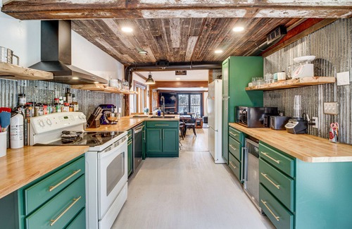 Duluth Cabin | Waterfront Duluth Cabin w/Deck & River View!