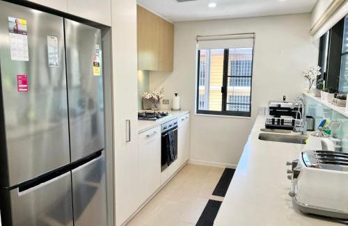 Darwin City Centre Apartment | Waterfront Escape 2Bdr, Wavepool, Restaurants