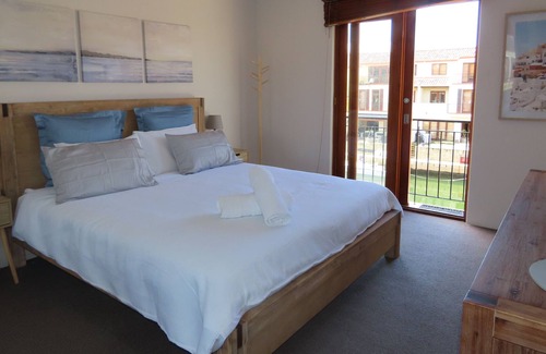 Wannanup Apartment | Waterfront, Family-Friendly Villa with Free Wifi and Mooring