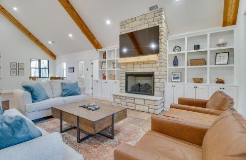 Flippin House | Waterfront Flippin Retreat with White River Access!