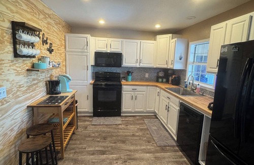 Shoreline Park House | Waterfront Getaway