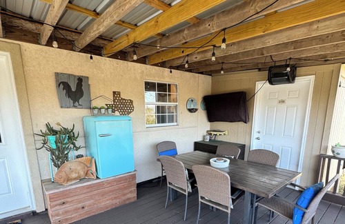 Shoreline Park House | Waterfront Getaway