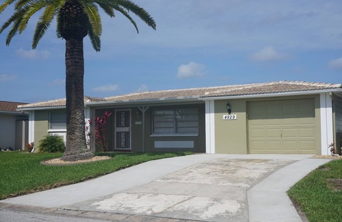 Flor-a-mar House | Waterfront - Heated Pool, Free use of Pontoon Boat! Hurricane Season Discount's