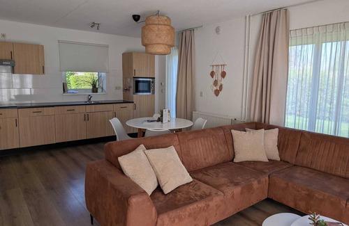 Eernewoude House | Waterfront holiday home with in green area Alde Feanen nature park