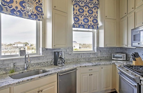 Slidell House | Waterfront Home with Dock - 31 Mi to Downtown NOLA!