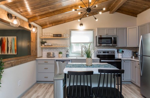 Elkton House | Waterfront Home With Pool, Outdoor Covered Bar Space, Hot Tub, Propane grill and Fire Pit, Starlink