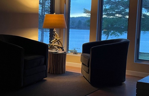 Douglas House | Waterfront Home with Stunning Views . Dog friendly , and great fishing !