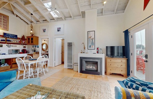 Salmon Creek Cottage | Waterfront home with views of the mountains and Salmon Creek - dogs welcome