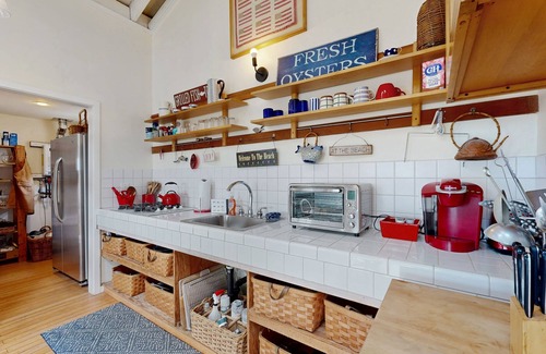 Salmon Creek Cottage | Waterfront home with views of the mountains and Salmon Creek - dogs welcome