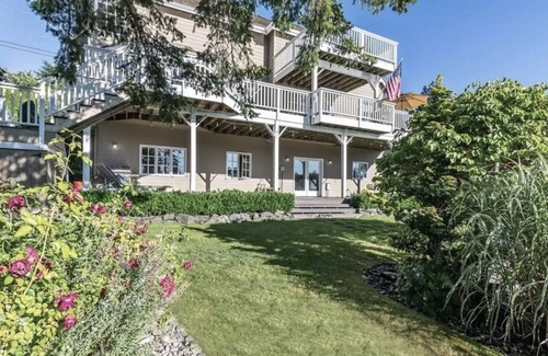 Gig Harbor House | Waterfront House w/4 En-Suites and Private Beach