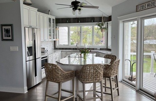 Fort Howard House | Waterfront house with panoramic views from every room.