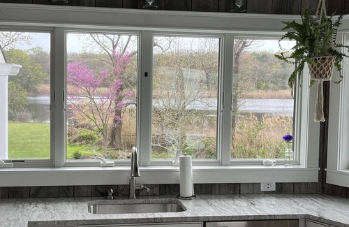 Fort Howard House | Waterfront house with panoramic views from every room.