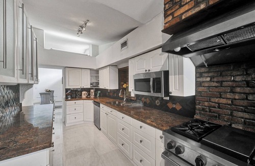 Ojus House | Waterfront huge Villa w/pool + tikibar + games