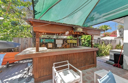 Ojus House | Waterfront huge Villa w/pool + tikibar + games