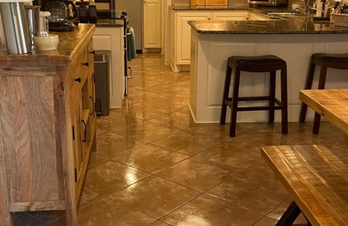 Piney House | Waterfront lake house on Lake Hamilton. Relax in style in our beautiful home.