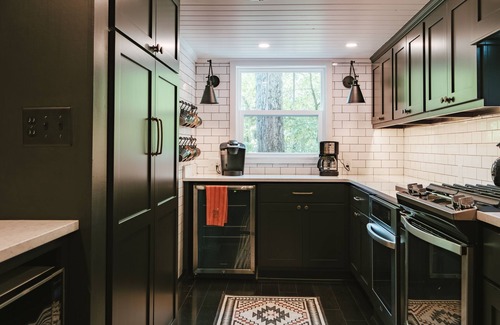 Counce Cabin | Waterfront Lake-house. Boathouse. 5 bed/4 bath, Pickwick Lake, Yellow Creek