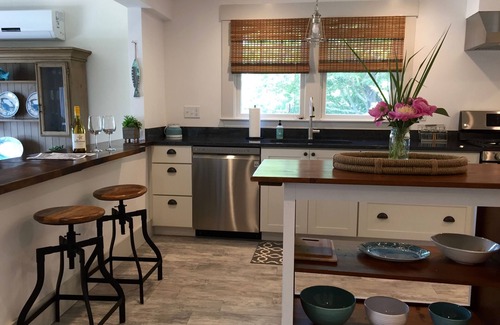 Gloucester House | Waterfront Living w Stunning Views, Beautiful Decor, Kayaks, Private drive