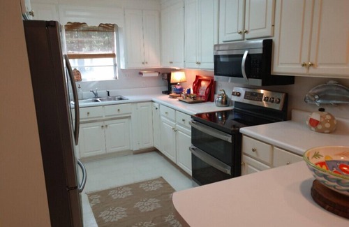 Warwick House | Waterfront lot on Lake Blackshear. Great location! Large dock for gatherings!