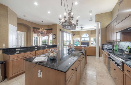 Lake Magdalene House | Waterfront Luxury Stay-Pool-Hot Tub-Kayaks & Sunset Views on Lake Magdelene