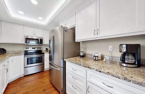 Discovery Bay House | Waterfront modern home Sleeps 6 near Marina w/Hot Tub, Large Deck, and EVCharge