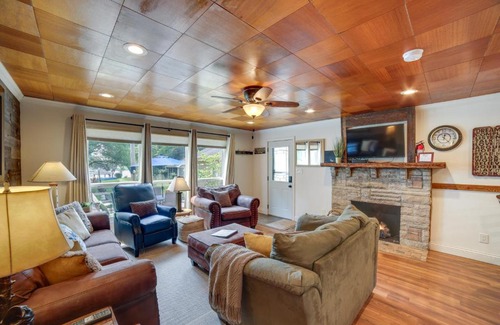 Monticello House | Waterfront Monticello Home with Fire Pit and Deck!