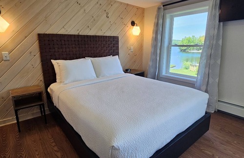 Greenville Junction Hotel | Waterfront Motel-Lake View-Mountain View