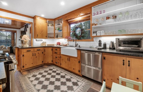 Boulder Bay House | Waterfront. Newly remodeled. Amazing Game Room with Roll-Up Garage Doors. Backyard & Dock! High End.