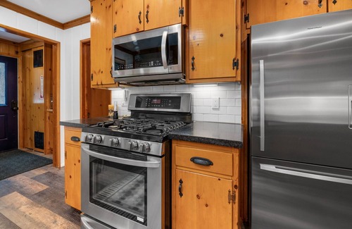 Boulder Bay House | Waterfront. Newly remodeled. Amazing Game Room with Roll-Up Garage Doors. Backyard & Dock! High End.