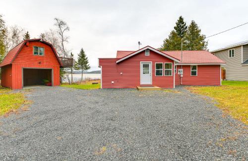 Sinclair House | Waterfront Oasis Family Retreat on Long Lake!