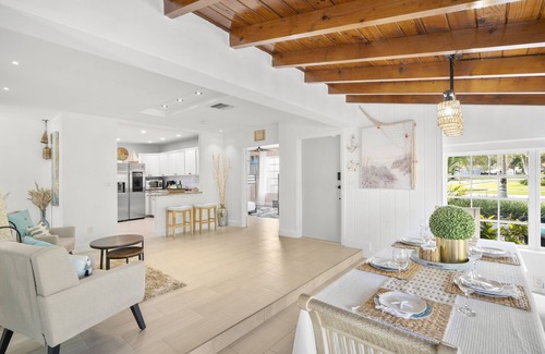 Cutler Bay House | Waterfront Oasis, The Lake House "Casa De Lago"
