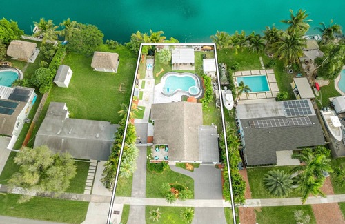Cutler Bay House | Waterfront Oasis, The Lake House "Casa De Lago"
