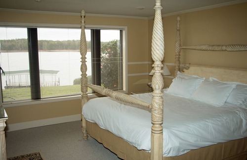 Nebo House | Waterfront on Pristine Lake James