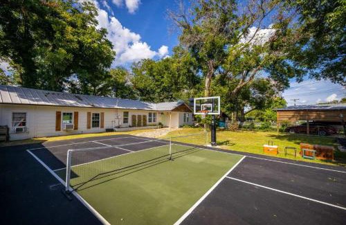 Seguin House | Waterfront Pickleball Court Wurstfest Stay