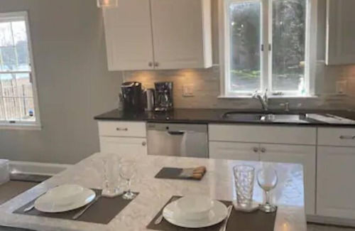 Secretary House | Waterfront, Private Saltwater Pool & Dock, Near Cambridge, Sleeps 10, Kayaks