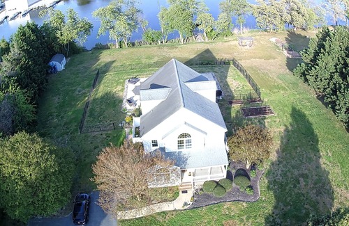 Secretary House | Waterfront, Private Saltwater Pool & Dock, Near Cambridge, Sleeps 10, Kayaks