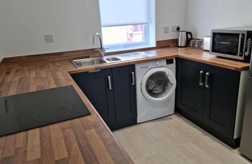 Burnham-on-Crouch Apartment | Waterfront Retreat - Modern Apartment