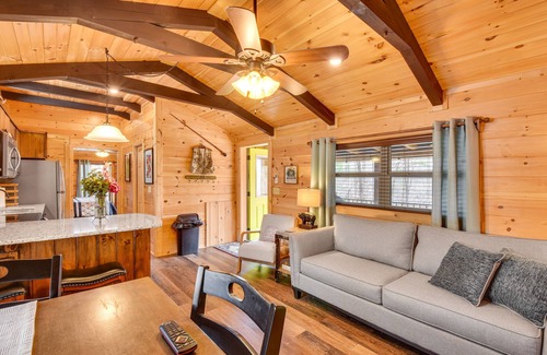 Seneca Cabin | Waterfront Seneca Cabin ~ 4 Mi to Boat Launch!