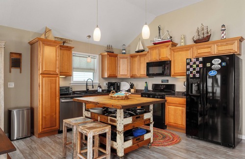 Colington House | Waterfront Soundfront, Fenced for Dogs 🐶, Kayak, Bikes, Beautiful Sunsets