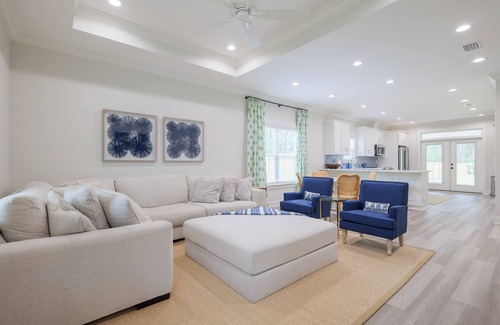 Lake Park House | Waterfront Stay with Boat Ramp, RV Hookup & 4 TVs