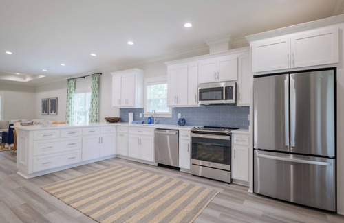 Lake Park House | Waterfront Stay with Boat Ramp, RV Hookup & 4 TVs