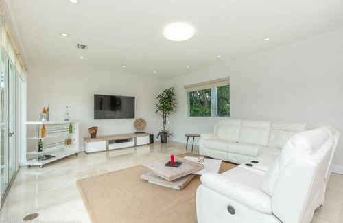 Surfside Villa | Waterfront Villa on Protected Cove