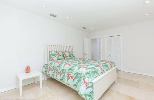 Surfside Villa | Waterfront Villa on Protected Cove