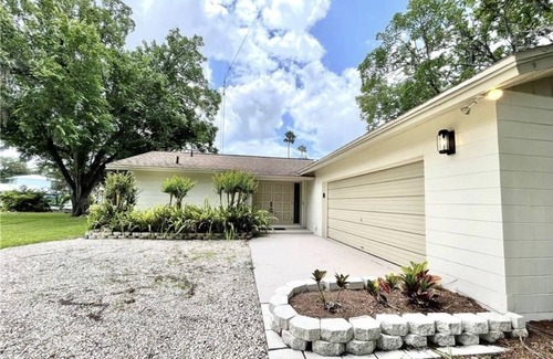 Yankeetown House | WATERFRONT w/pool,2 docks,boat ramp,pet friendly,mins from Gulf & CRYSTAL RIVER