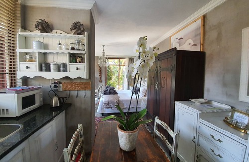 Waterkloof Cottage | Waterhouse Guest Lodges 202 Lawley Street