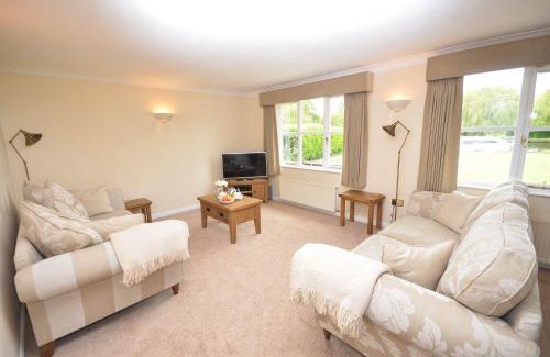 Wroxham House | Waters Edge Cottage - Wroxham